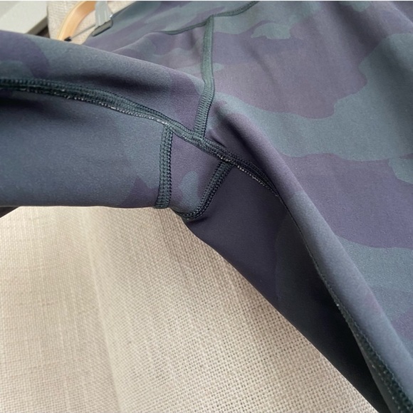 Alo Yoga High-Waist Vapor Leggings Camo Small - Picture 2 of 4
